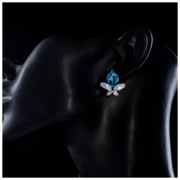 🌺  Swarovski Crystals The Elitha Blossom Earrings - Picture 3 of 3